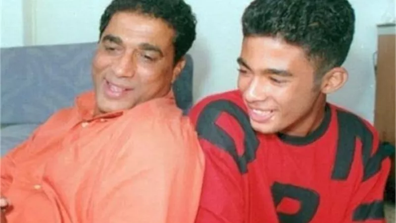 شاهد .. رسالة هيثم احمد زكى لوالده بخط يده