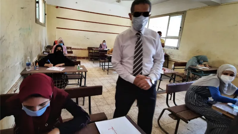 محافظ الغربية يتفقد 36 لجنة امتحان الثانوية العامة بالمحلة وسمنود إجراءات دخول الطلاب للجان -صور