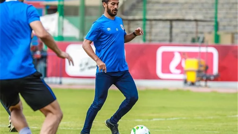 سيزا يجرى تقسيمة مصغرة بين لاعبى الاهلى فى المران الصباحى