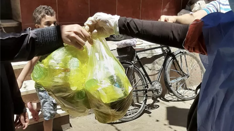 وكيل صحة الغربية :فرق الرعايه توزع 400 شنطه ٥٩٧٩الف حالة عزل منزلى يوميا