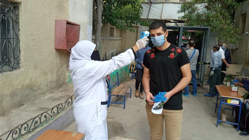 محافظ الجيزة يتابع سير الإمتحانات ويشدد علي الالتزام بالإجراءات الوقائية والحد من اي تجمعات