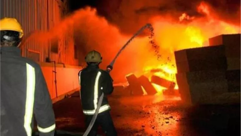 السيطرة على حريق هائل بمصنع نسيج بالعبور في القليوبية