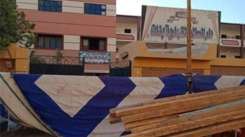 إصابة طالبة بإغماء أمام لجنة مدرسة اللغات الثانوية بالمنشاة