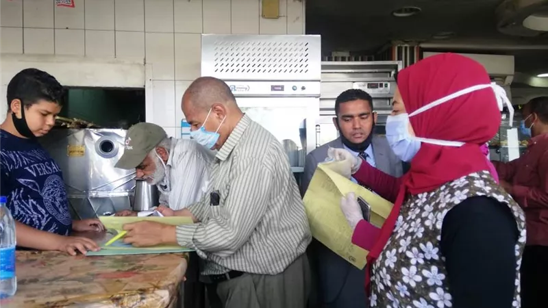 عطية يتابع نتائج تنفيذ حملة تفتيش مكبرة داخل أسواق مدينة أسوان