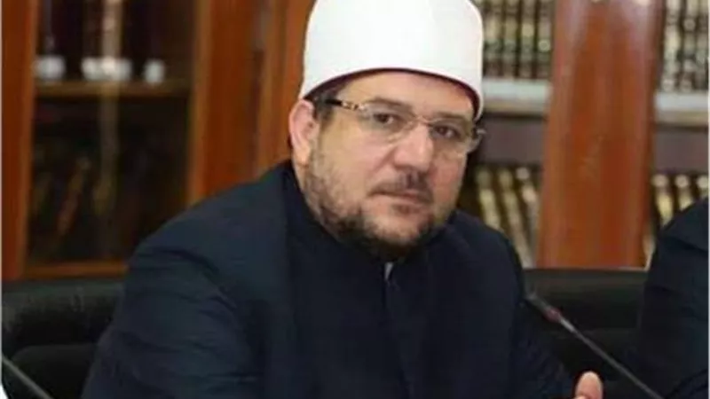 وزير الأوقاف: على كبار السن وأصحاب الأمراض المزمنة أن يصلوا فى منازلهم