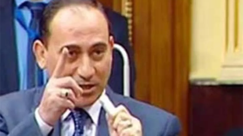 النائب محمد زين الدين يطالب بمحاسبة رئيس جامعة دمنهور بعد ادعائه بإنتاج عسل نحل يمنع الإصابة بكورونا