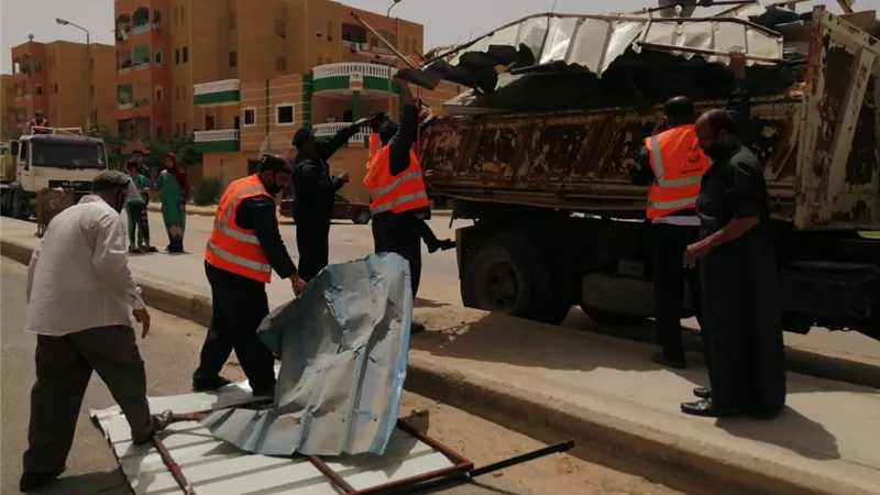 جهاز مدينة الشيخ زايد يشن حملتين لإزالة الإشغالات والتعديات بالمدينة.. صور