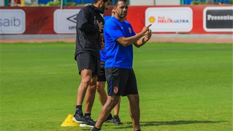 سيزا يشرح البرنامج التدريبى للاعبى الاهلى