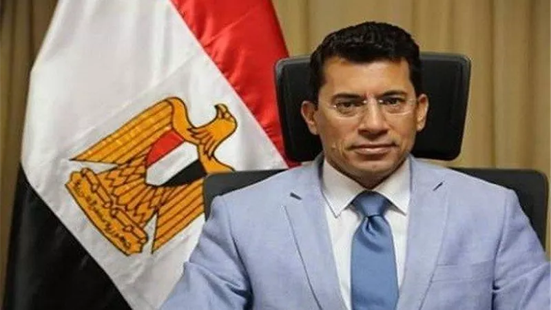 وزير الرياضة يهنىء محمد صلاح تليفونيا بعد فوز ليفربول بالبيريمر ليج