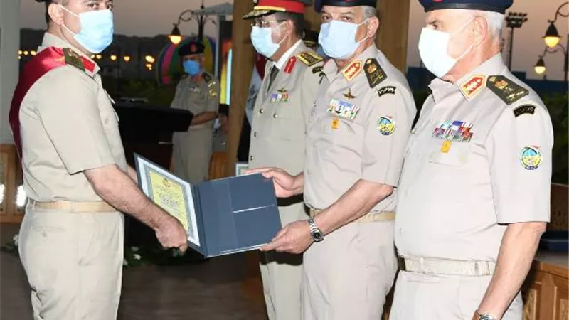 الفريق أول محمد زكى يشهد تخريج دورات جديدة من دارسى أكاديمية ناصر العسكرية وكلية القادة والاركان