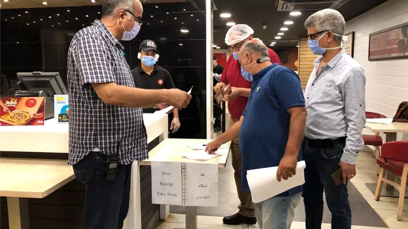 جولة على المحلات بالدقي لالزامهم بالاجراءات الاحترازية