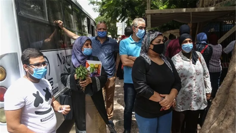 عمرو أديب يحذر: 30 دولة أصبحت تعاني بعد رفع الحظر