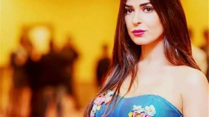 رانيا منصور تخطف الانظار بمايوه بكينى.. شاهد