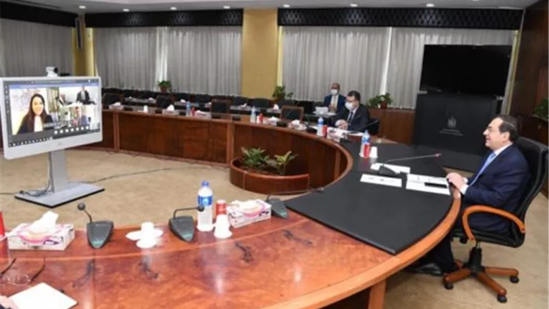 اتفاقيات ثنائية بين جامعة عين شمس وشركة شلمبرجير لتأهيل طلاب الهندسة والعلوم