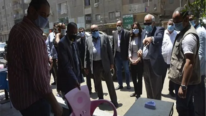محافظ الجيزة يضبط مقهى خالف الضوابط والإجراءات الاحترازية