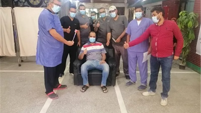 تعافى وخروج ٣ حالات كورونا بينهم معمرين وطبيب من مستشفى قنا العام