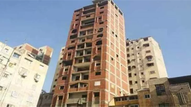بعد إزالة برج جرجا الشهير.. محافظ سوهاج: حصر الابراج والعمارات المخالفة وازالتها