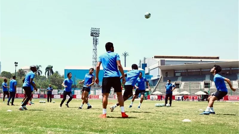 مجموعة الاهلى الثانية تؤدى المران الصباحى