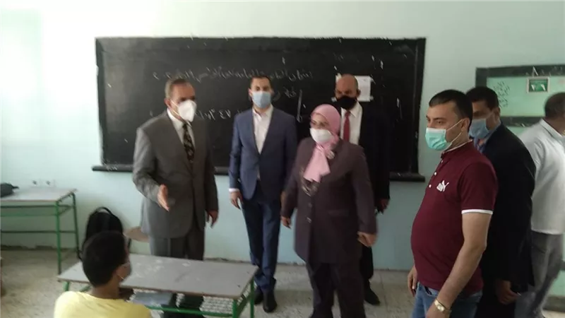 محافظ كفرالشيخ يتفقد عدداً من لجان الثانوية العامة