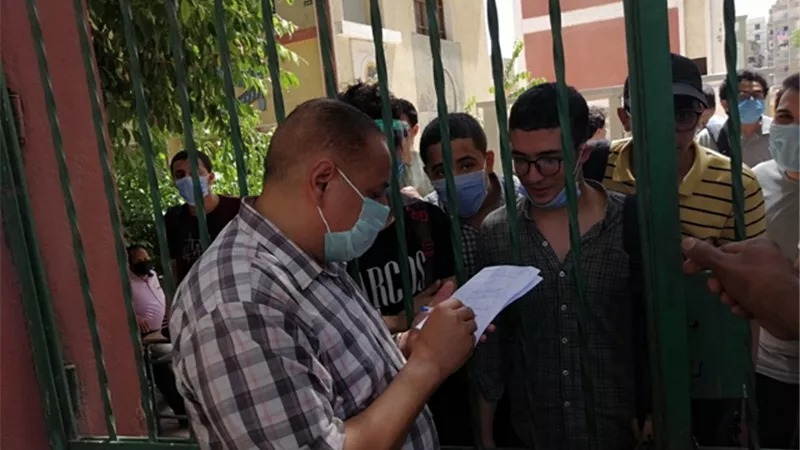 طلاب الثانوية يؤكدون سهولة امتحان الديناميكا في أسيوط