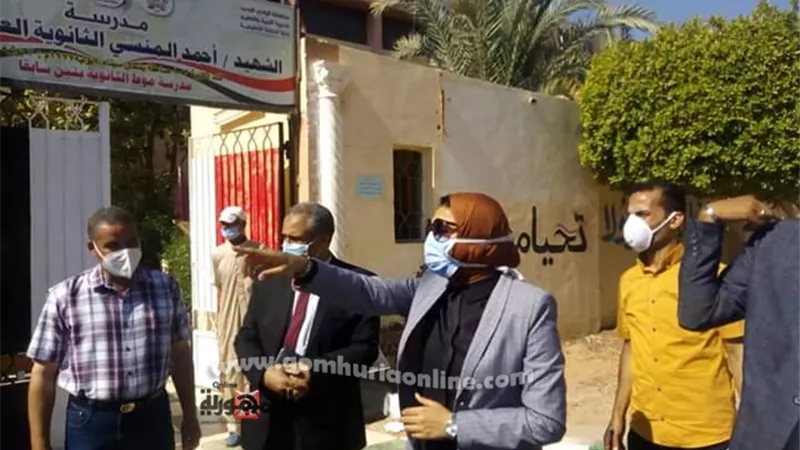 نائب محافظ الوادى الجديد تشيد بمستوى التعقيم وإلتزام لجان الثانوية العامة بالداخلة .صور