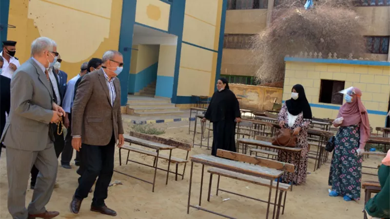 المحافظ يتفقد لجان امتحانات الديناميكا بقليوب و يتابع الإجراءات الاحترازية