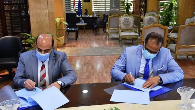 عطية وغلاب يوقعان بروتوكول تعاون لمشروع التحول الرقمى على مستوى أسوان.. بالصور