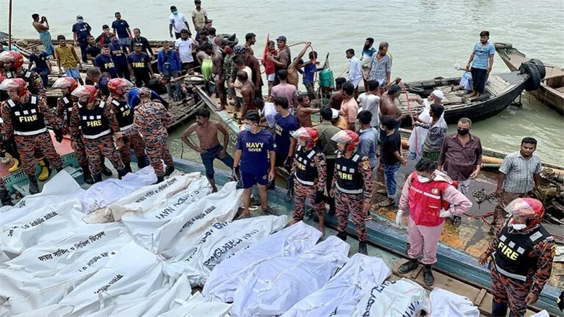 مصرع 26 شخصا بحادث انقلاب قارب في نهر بوريجانجا