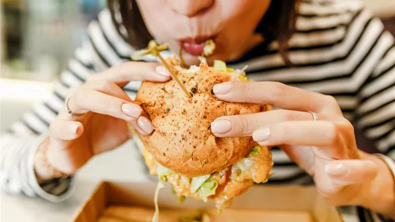 هل تنتقل عدوى كورونا عبر تناول الطعام الملوث ..اليك الاجابة