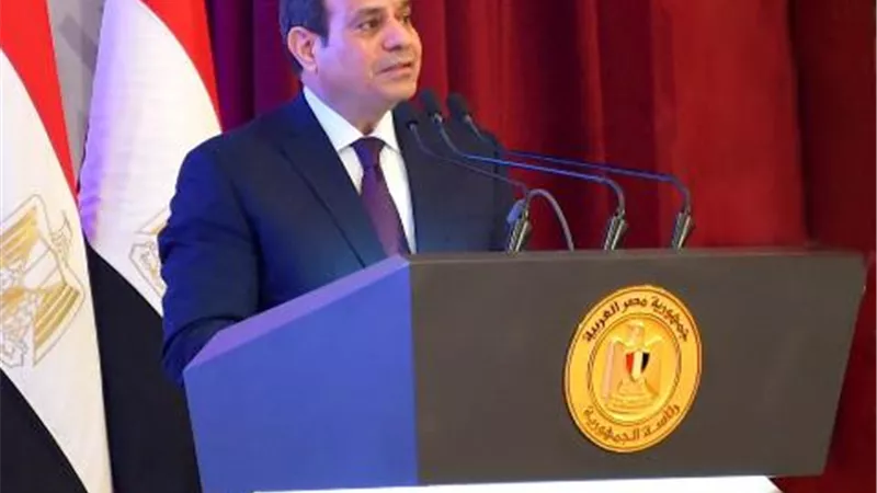 الرئيس السيسي للمسئولين تعليقا على بعض اماكن التكدس العشوائي : كنتم مستنيين إيه عشان تتصدوا للمشاكل المزمنة ؟