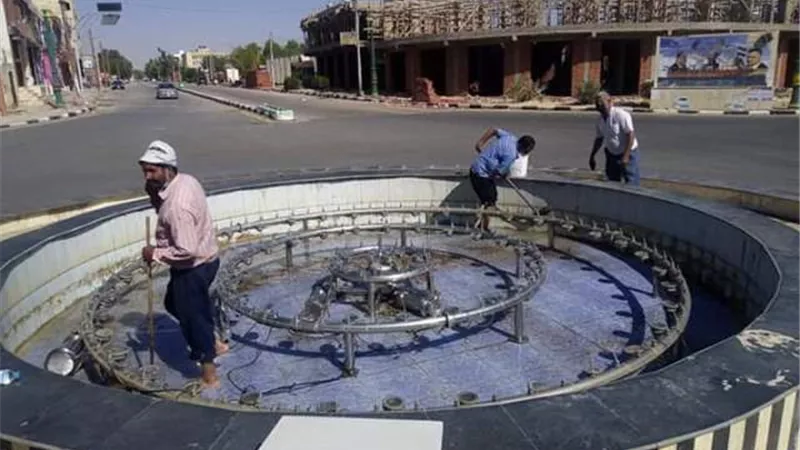 إحلال وتجديد وصيانة أعطال خطوط صرف ومياه ٣ مناطق بالوادى الجديد.صور