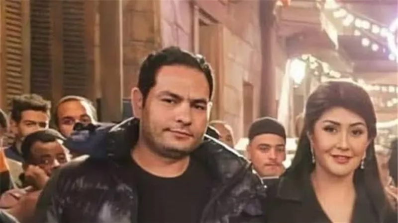 بصورة مثيرة.. غادة عبد الرازق برفقة زوجها على البحر.. شاهد