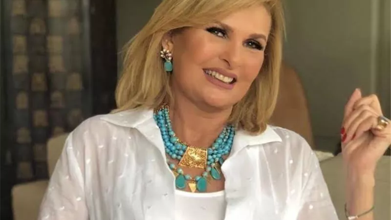 يسرا تضع شريف منير فى موقف محرج .. شاهد
