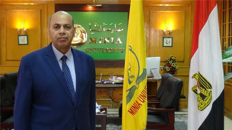 رئيس جامعة المنيا يهنئ الرئيس السيسي بذكري 30 يونيو