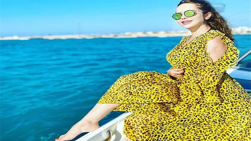 شاهد .. رانيا الملاح تبرز جمالها على البحر فى أحدث إطلالتها .. صور