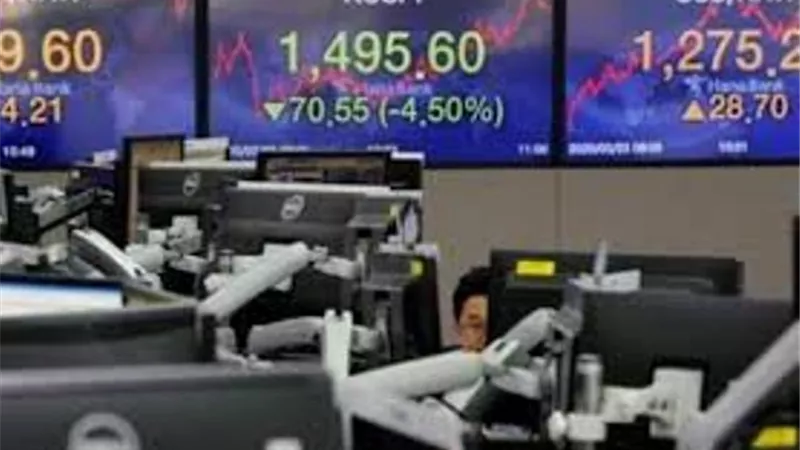 أسهم اليابان تغلق على أقل مستوى في أسبوعين مقتدية بوول ستريت