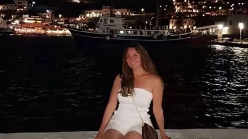 نيرمين الفقي تخطف الانظار بمليون مثير .. شاهد