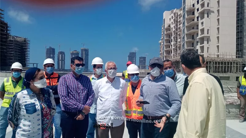 نائب وزير الإسكان للمشروعات القومية يتفقد مشروعات مدينة العلمين الجديدة.. صور