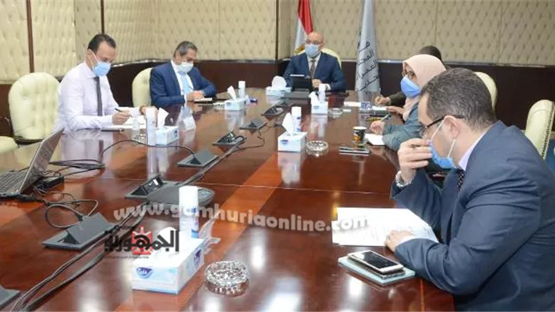 وزير الإسكان يتابع مشروع تنمية أراضى الساحل الشمالي الغربى