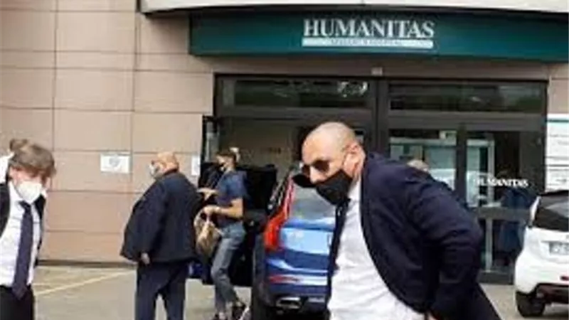 حكيمى يصل ميلانو للتوقيع لإنتر ميلان