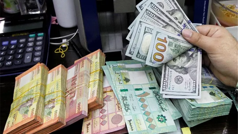 الرئيس اللبناني يبحث مع البنك المركزي جهود معالجة وضع الليرة وضبط ارتفاع الدولار