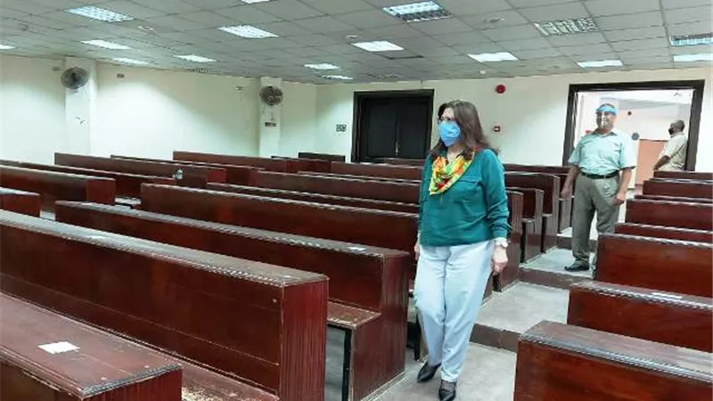 نائب رئيس جامعة بنها لشؤون خدمة المجتمع تتفقد استعدادات الكليات للامتحانات.. بالصور
