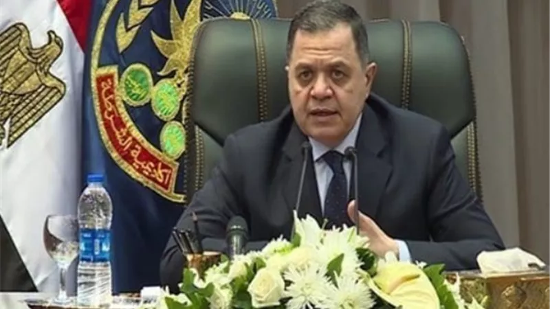 وزير الداخيلة مهنئاً الرئيس السيسي بذكرى 30 يونيو: إرادة شعب إحتمى بحكمة قائده وثار فى وجه جماعات الشر