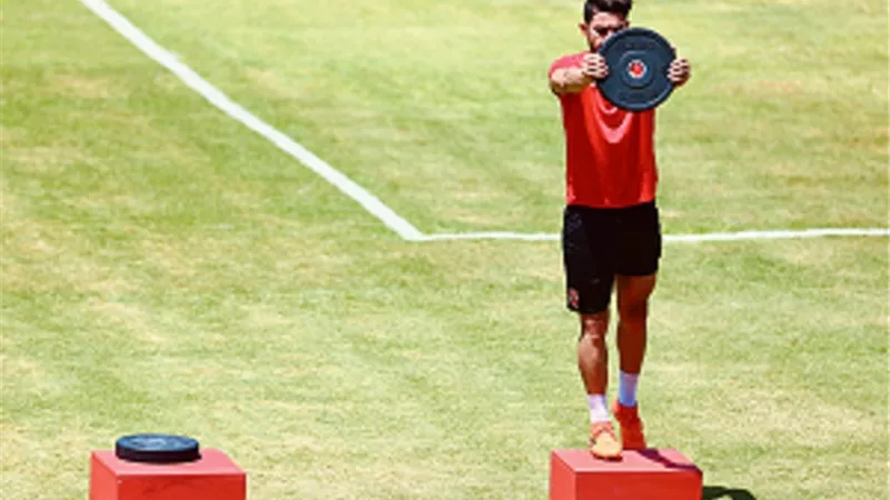 مدافع الاهلى: شعرت بالقلق على أسرتي أثناء وجودها في إيطاليا