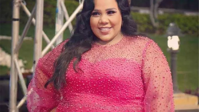 شيماء سيف تشعل السوشيال ميديا بأغنية عمرو دياب من داخل سيارتها.. فيديو