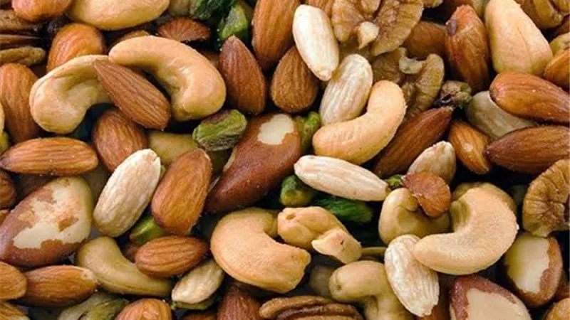 نوع من مكسرات يعزز صحة القلب