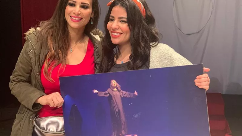 شاهد ..غادة طلعت تداعب الاء على بفيديو احتفالا بعيد ميلادها