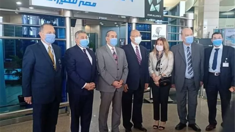 وزير الطيران يشهد انطلاق أولي الرحلات الدولية بمطار القاهرة بعد توقف 3 شهور