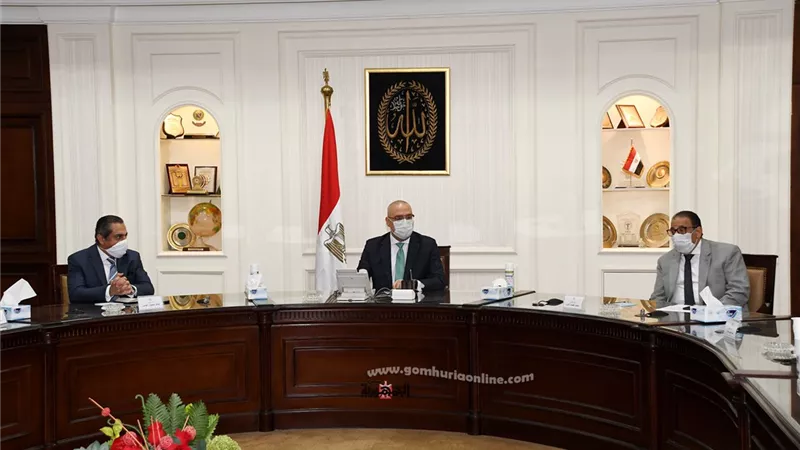 وزير الإسكان يتابع استعدادات الشركة القابضة للمياه والصرف لمواجهة الأمطار الشتاء القادم