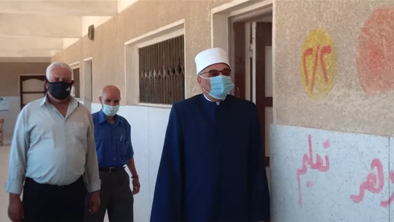 البسمة ترتسم على وجوه طلاب القسم الادبى بالشيخ زويد بعد اداء الامتحان فى مادة الحديث